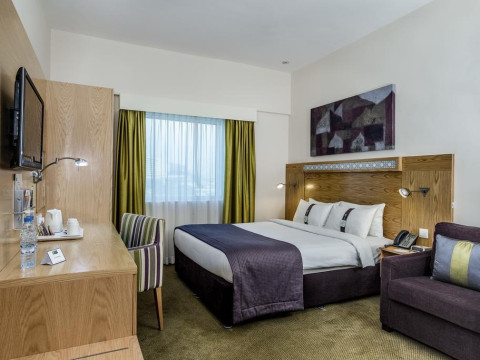 HOLIDAY INN EXPRESS AIRPORT