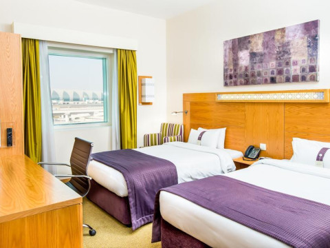 HOLIDAY INN EXPRESS AIRPORT