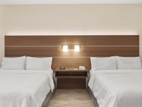 HOLIDAY INN EXPRESS HOTEL SACRAMENTO AIRPORT NATOMAS