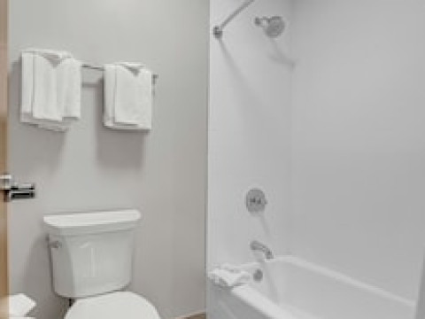 HOLIDAY INN EXPRESS HOTEL & SUITES PORTLAND-JANTZEN BEACH