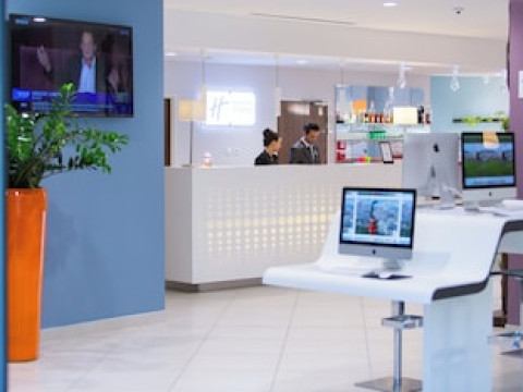 HOLIDAY INN EXPRESS TOULON - EST