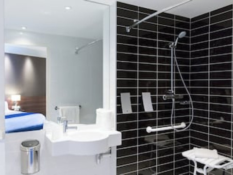 HOLIDAY INN EXPRESS TOULON - EST