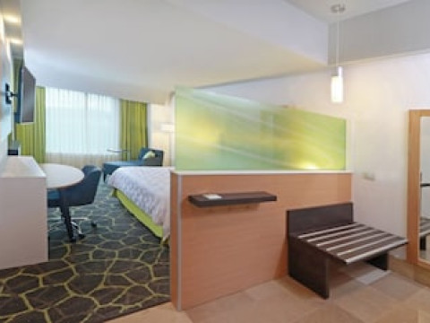 HOLIDAY INN QUERETARO ZONA KRYSTAL