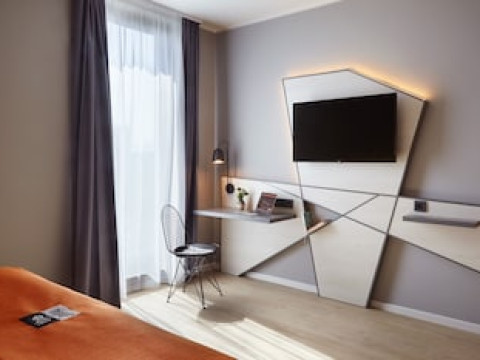 HOLIDAY INN - THE NIU, HUB DUSSELDORF MESSE