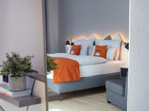 HOLIDAY INN - THE NIU, HUB DUSSELDORF MESSE