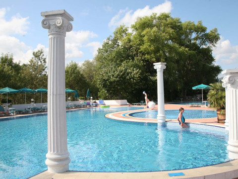 HOLIDAY VILLAGE