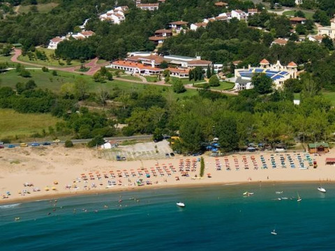 HOLIDAY VILLAGE
