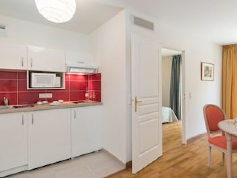 HOME MEDICIS LES PETITES ROCHES