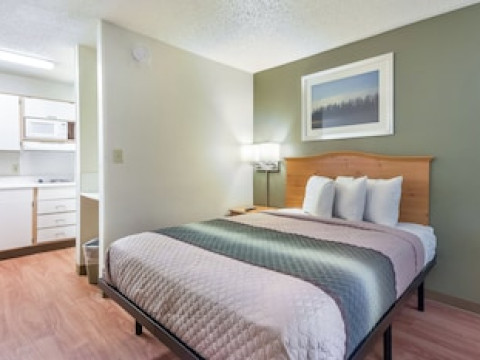 HOMETOWNE STUDIOS BY RED ROOF DALLAS - NORTH ADDISON/ TOLLWAY