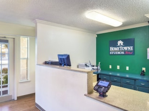 HOMETOWNE STUDIOS BY RED ROOF DALLAS - NORTH ADDISON/ TOLLWAY