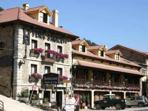 Hosteria Peña Sagra