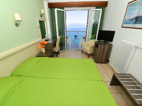 OASIS HOTEL PERAMA