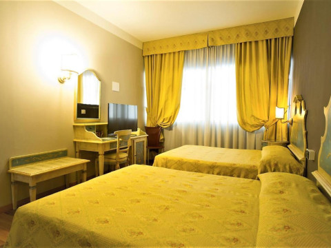 Hotel Aaron