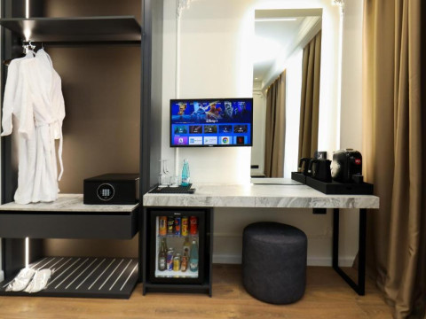 Hotel Adore