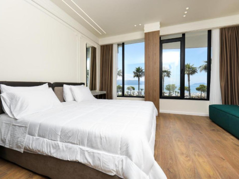 Hotel Adore