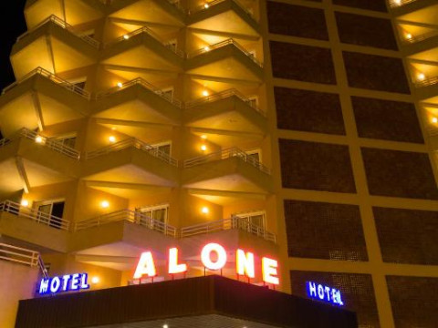 Hotel Alone