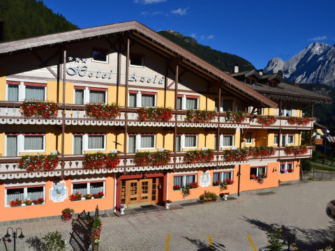 Hotel Azola