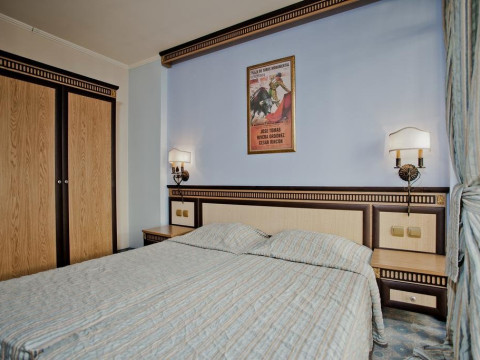 ATRIUM BEACH HOTEL