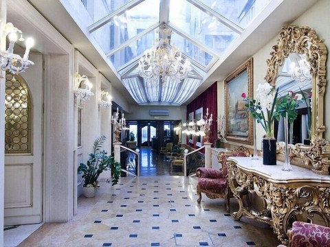 Hotel Belle Epoque