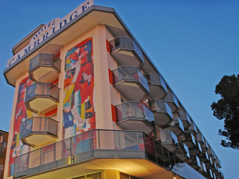 CAMBRIDGE HOTEL