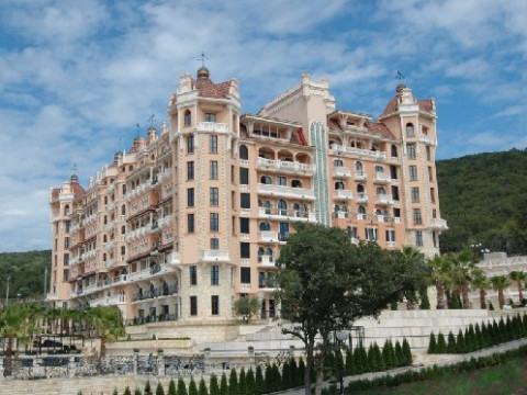 ROYAL CASTLE 