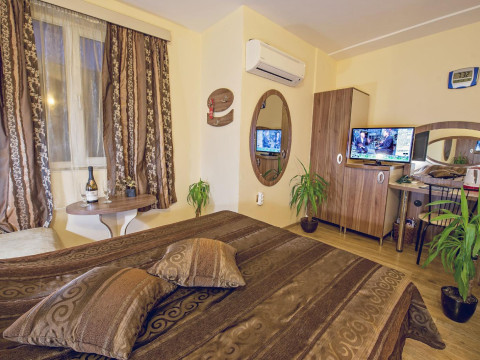 HOTEL COLOR