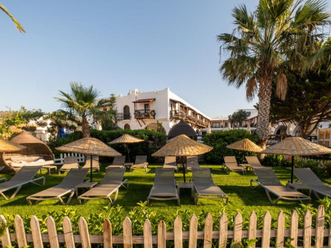 COSTA BITEZHAN BEACH HOTEL