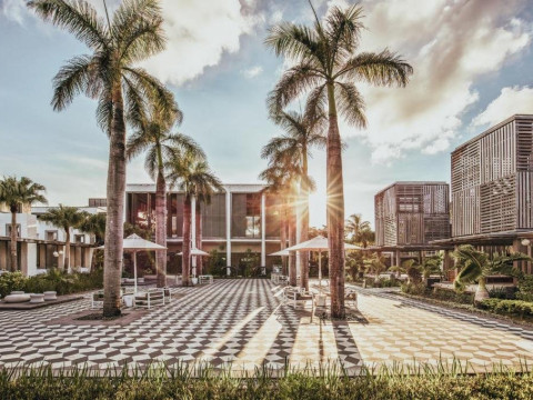 Long Beach, A Sun Resort