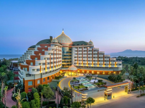 DELPHIN PALACE