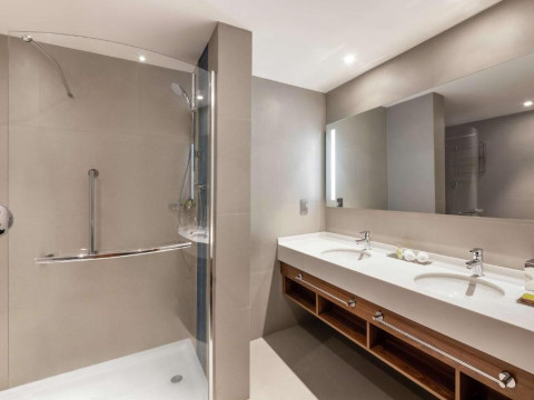 DOUBLETREE BY HILTON DUBAI AL JADAF