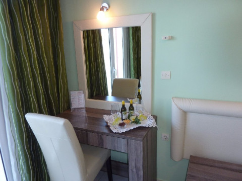 OASIS HOTEL PERAMA