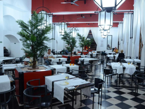 Hotel El Pueblo Tamlelt