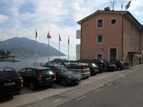 Hotel Elena