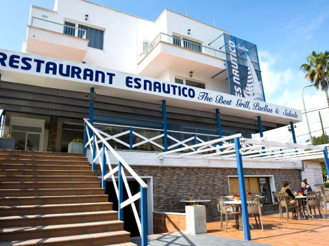 Hotel Es Nautico Suites
