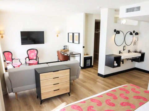 Hotel Fay Victoria Beach