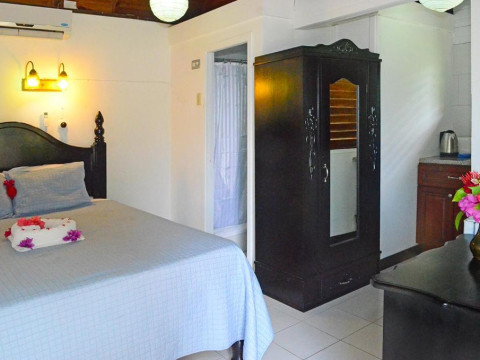 Hotel Firefly Beach Cottages