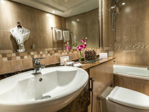 Hotel First Central Suites