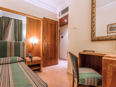 FLORIDIA HOTEL