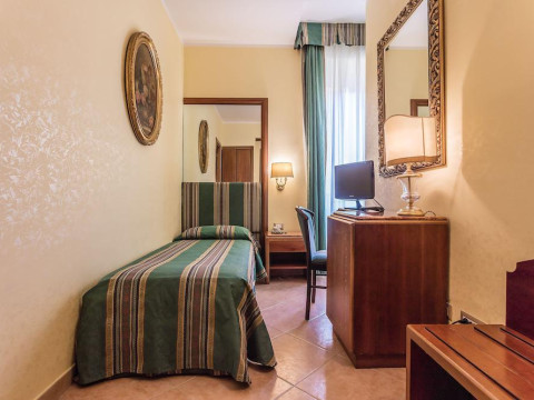 FLORIDIA HOTEL
