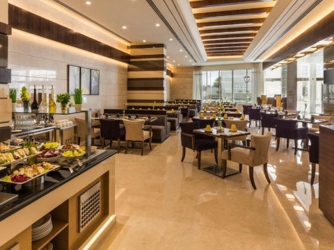 Hotel Golden Tulip Media