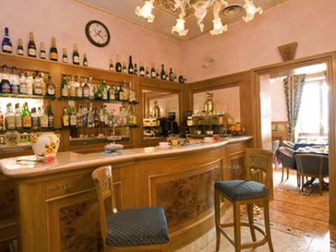 Hotel Joli