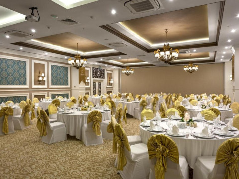 Hotel Karmir Resort & Spa