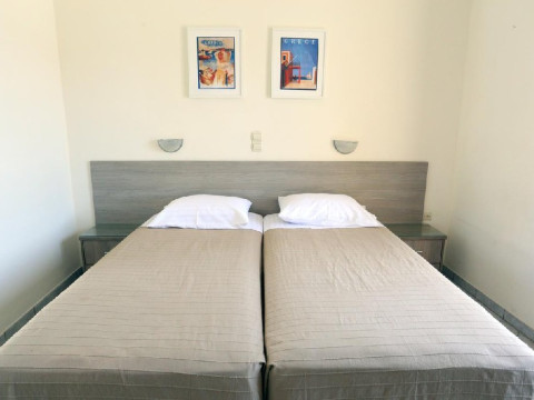 Hotel Karyatides