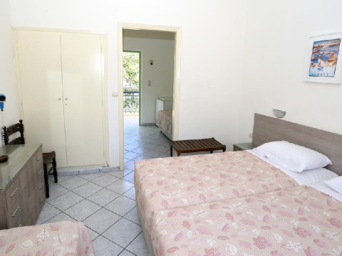Hotel Karyatides