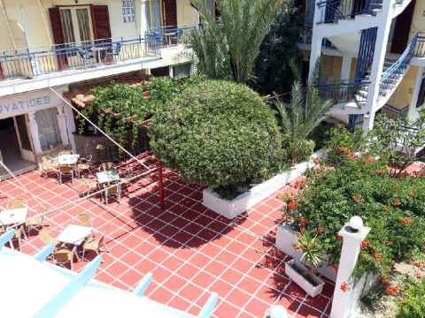 Hotel Karyatides