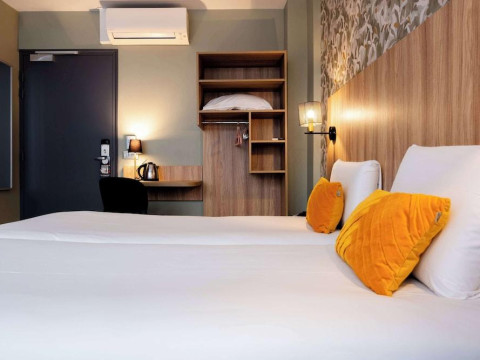 Hotel Kyriad Paris X Canal Saint Martin République
