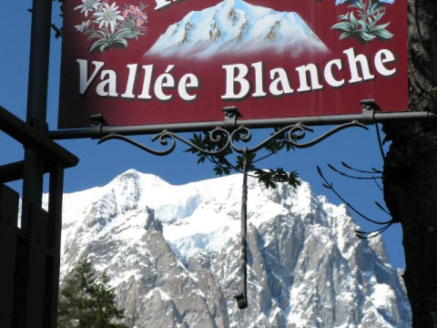 LA VALLEE BLANCHE HOTEL