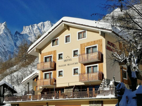 LA VALLEE BLANCHE HOTEL