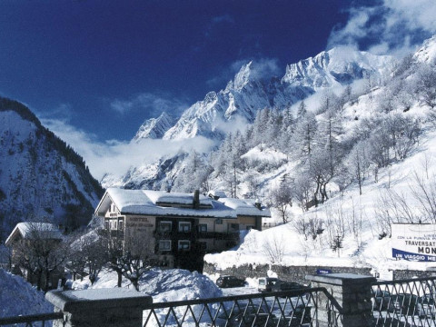 LA VALLEE BLANCHE HOTEL