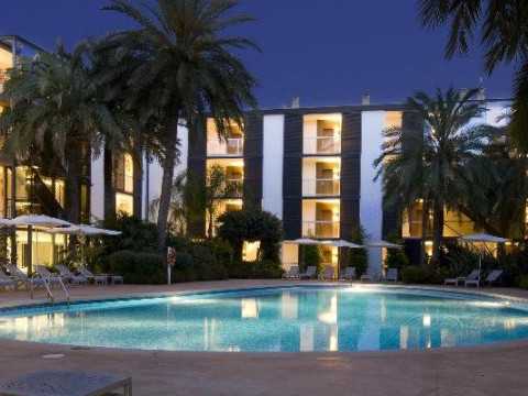 Las Gaviotas Suites Hotel